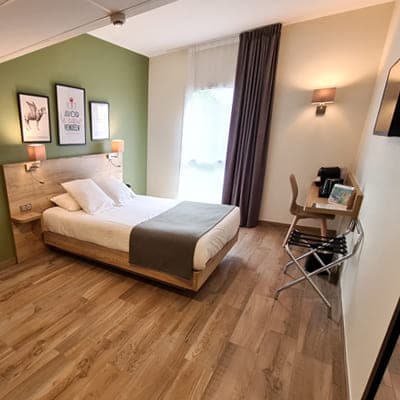 Chambre 2 personnes AX HOTEL la châtaigneraie